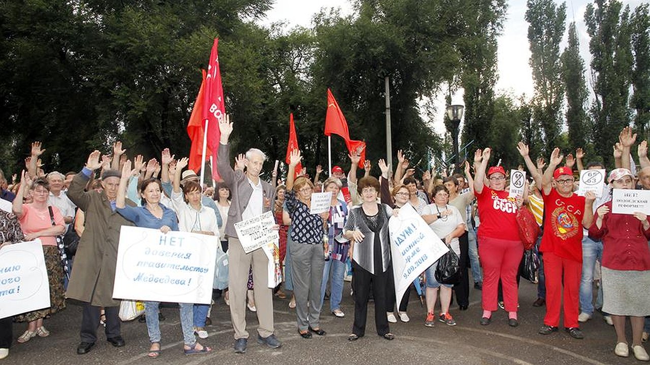 Главная картинка новости: В Воронеже митинг против повышения пенсионного возраста раскололся надвое