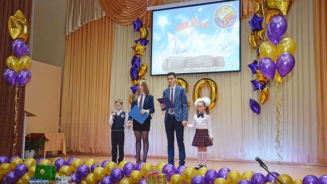 Главная картинка новости: Депутаты ДСК поздравили воронежскую школу № 55 с юбилеем