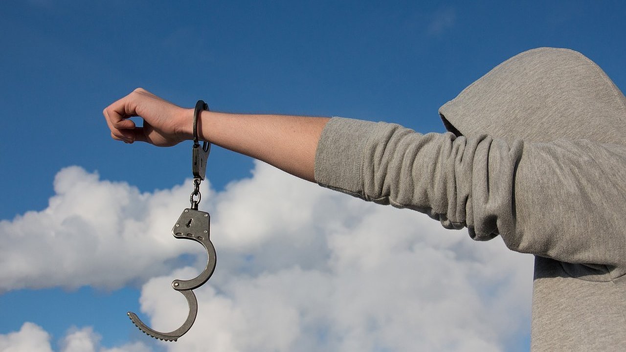 Главная картинка новости: В Воронежской области суд приговорил москвича к десяти годам тюрьмы за сбыт героина