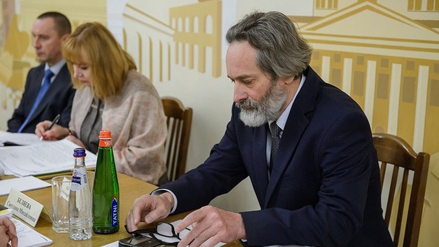 Главная картинка новости: Воронежский облсуд оставил в должности директора театра оперы и балета Александра Арнаутова