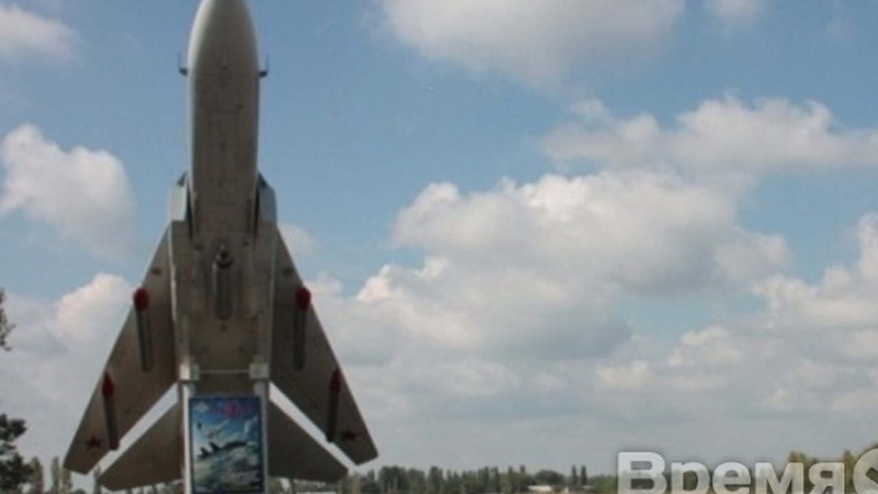 Главная картинка новости: Взлетную полосу воронежского «Балтимора» отремонтируют в 2018 году