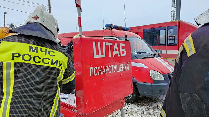 Главная картинка новости: Продолжается тушение пожара на нефтебазе в Лискинском районе