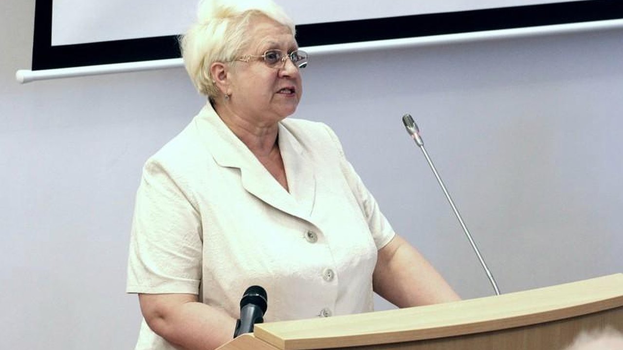 Главная картинка новости: Защитница воронежских учителей получила федеральную профсоюзную награду