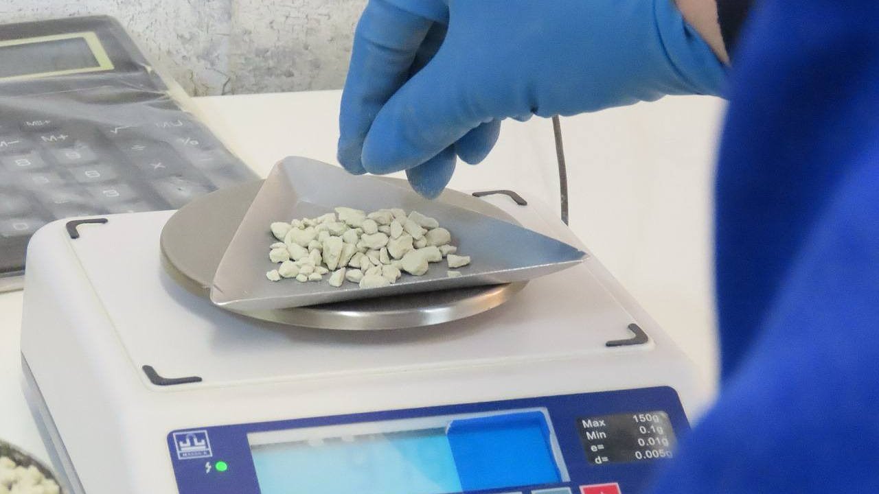 Главная картинка новости: Орловское предприятие тестирует технологию очистки черноморских пляжей от мазута