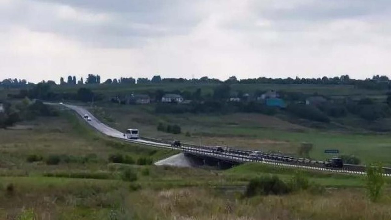 Главная картинка новости: Постройка дороги в Панинском районе Воронежской области оказалась неинтересна подрядным фирмам