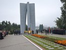 Строители ДСК почтили память расстрелянных в Песчаном логу воронежцев 
