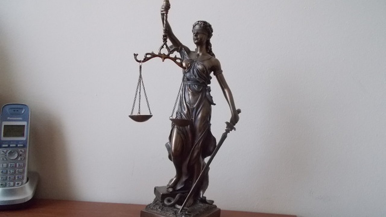 Главная картинка новости: В Воронежской области муниципальный депутат попался на мошенничестве