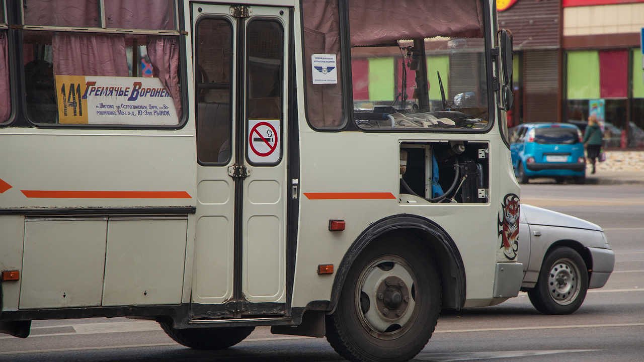 Главная картинка новости: В Воронеже сохраняется дефицит автобусов и их водителей