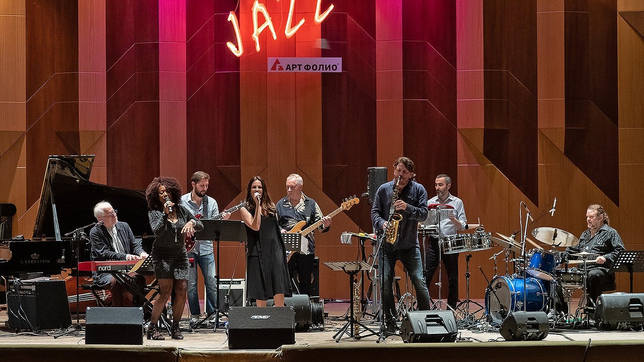 Главная картинка новости: Третий день «Джазовой провинции» удивил воронежцев сочетанием виолончелей и баяна