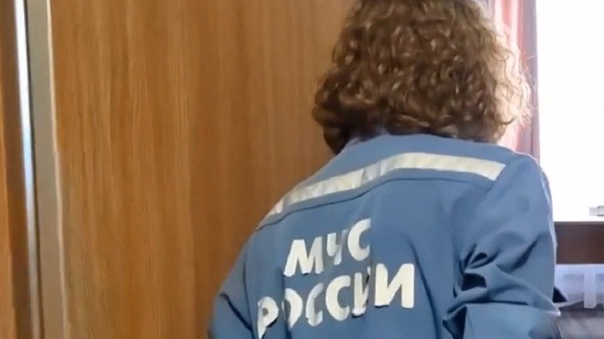 Главная картинка новости: «Видимо, кассетными били»: беженцы из Курской области поговорили с психологом МЧС в Воронеже
