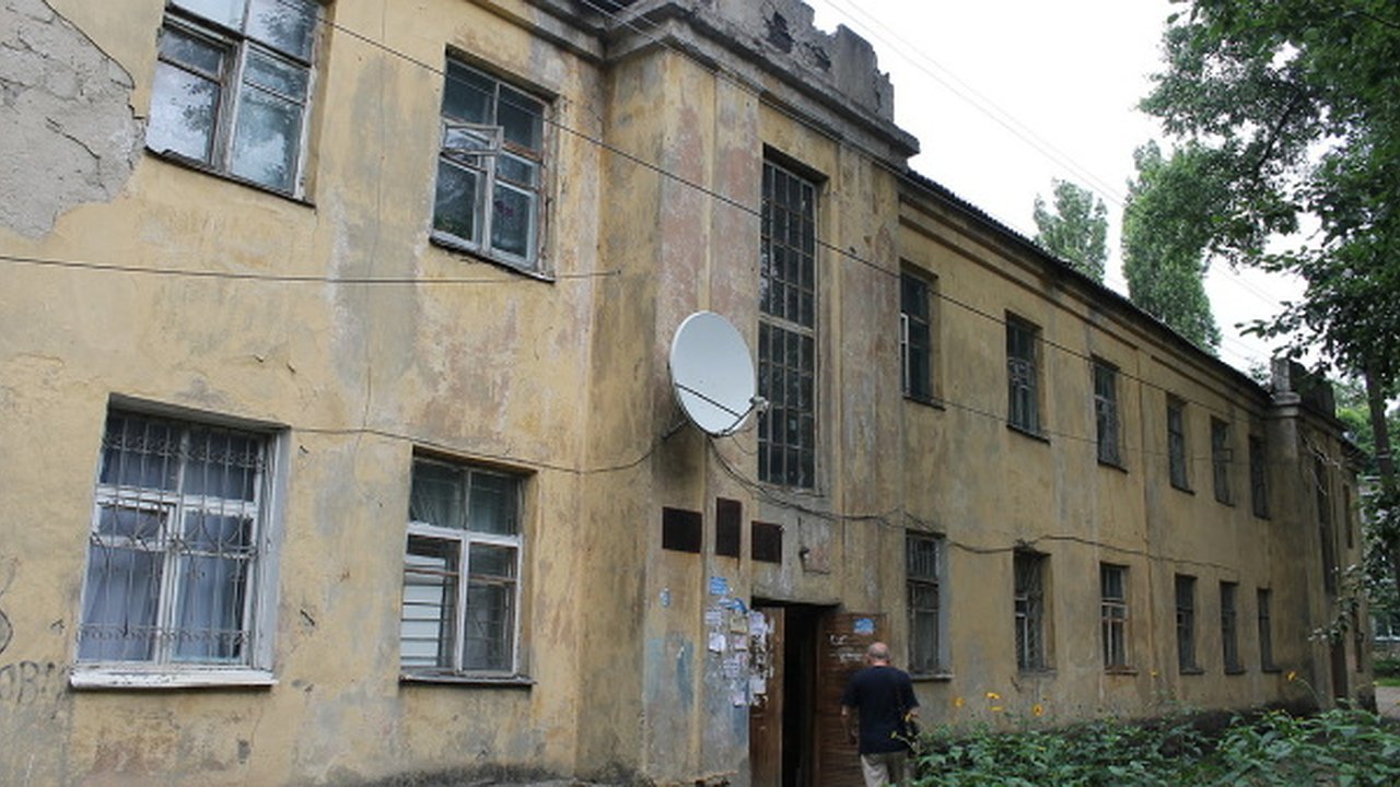 Главная картинка новости: Воронежцы почти десять лет ждут расселения из аварийного дома 