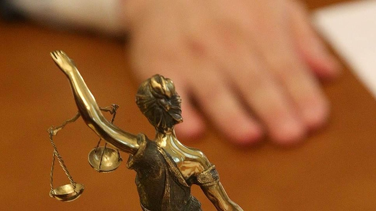 Главная картинка новости: Воронежского адвоката условно осудили за клевету на наших судей