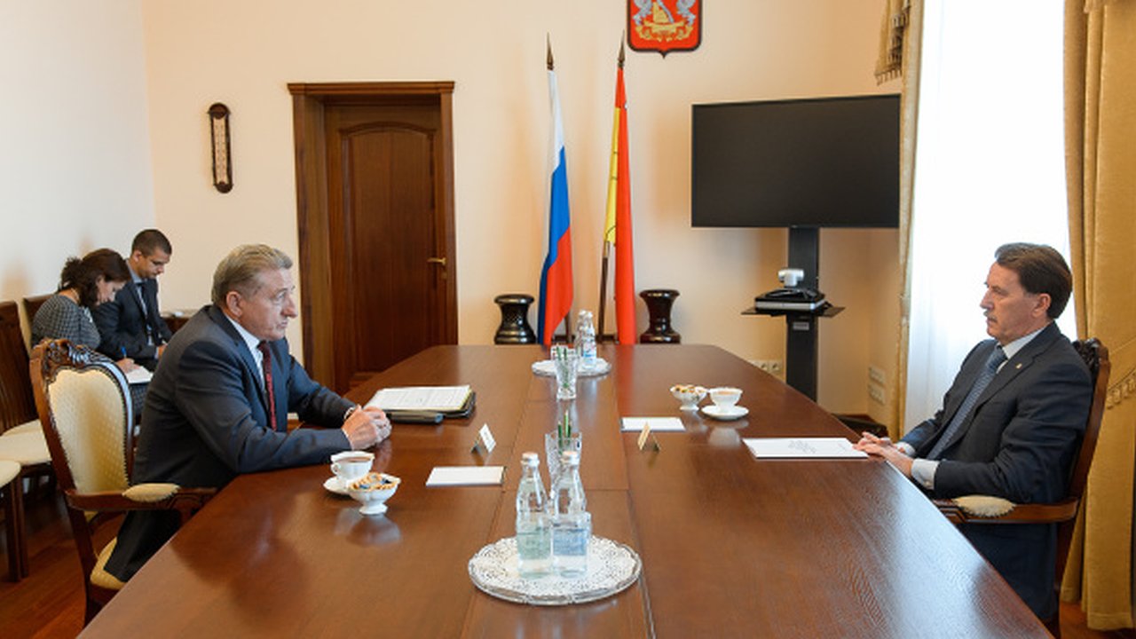 Главная картинка новости: Воронежский сенатор обсудил развитие строительной сферы в правительстве