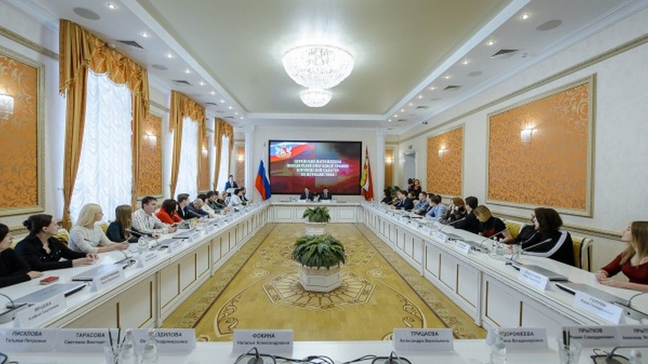 Главная картинка новости: Замредактора интернет-газеты «Время Воронежа» поздравил губернатор