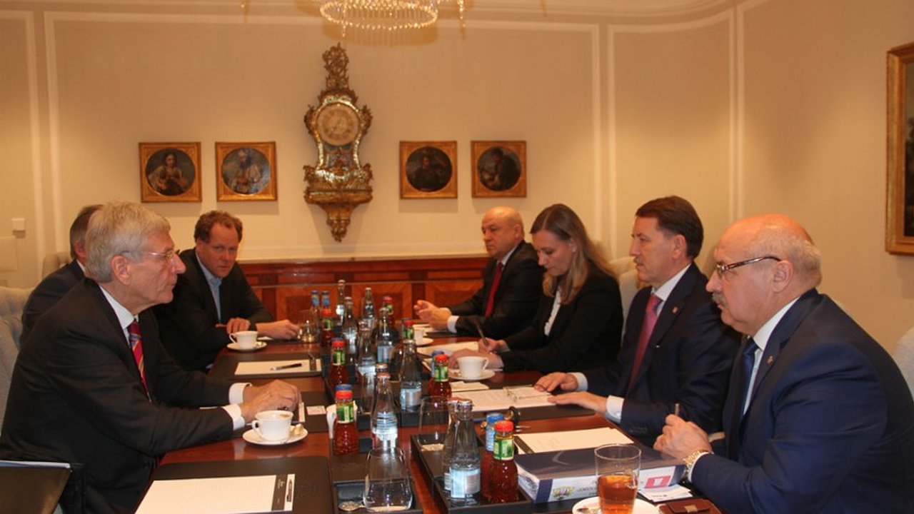 Главная картинка новости: Воронежский губернатор открыл область для немецкого бизнеса