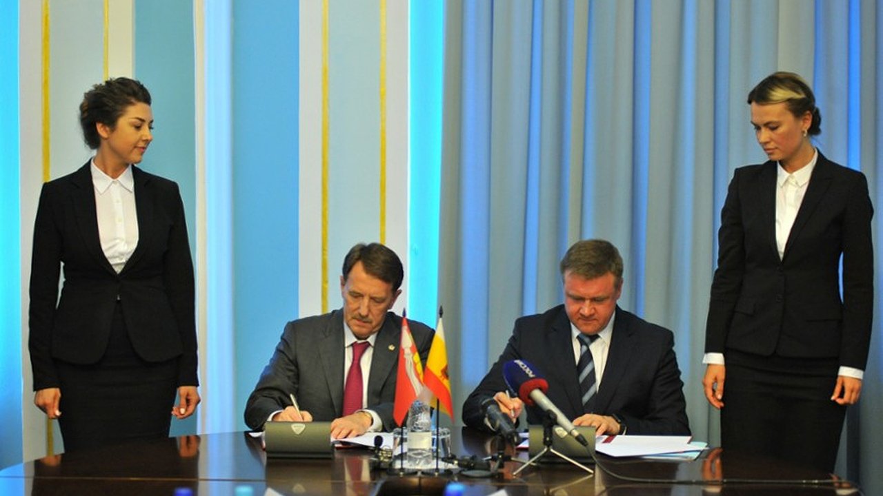 Главная картинка новости: Воронежский губернатор поучаствовал в избирательной кампании рязанского коллеги