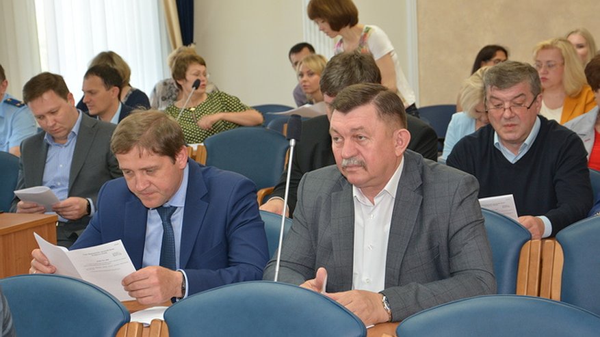Главная картинка новости: В воронежском бюджете нашлись средства на школы и детские сады
