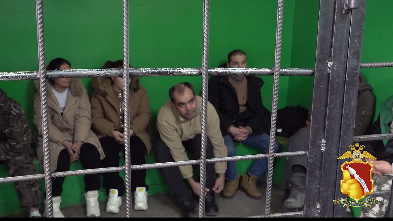 Главная картинка новости: На воронежском молочном предприятии пресечены нарушения миграционного законодательства