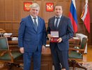 Глава региона наградил воронежского депутат Сергея Чижова почетным знаком за профессионализм 