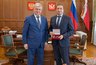 Миниатюра новости: Глава региона наградил воронежского депутат Сергея Чижова почетным знаком за профессионализм 