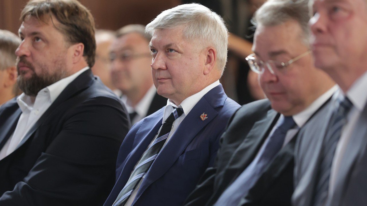 Главная картинка новости: Губернатор Воронежской области Александр Гусев оказался в «желтой» зоне рейтинга устойчивости