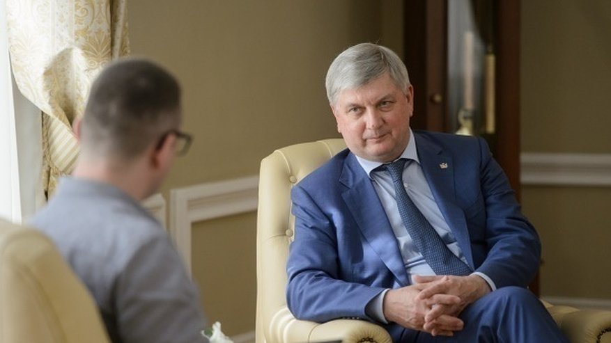 Главная картинка новости: Воронежский губернатор рухнул в медиарейтинге за апрель