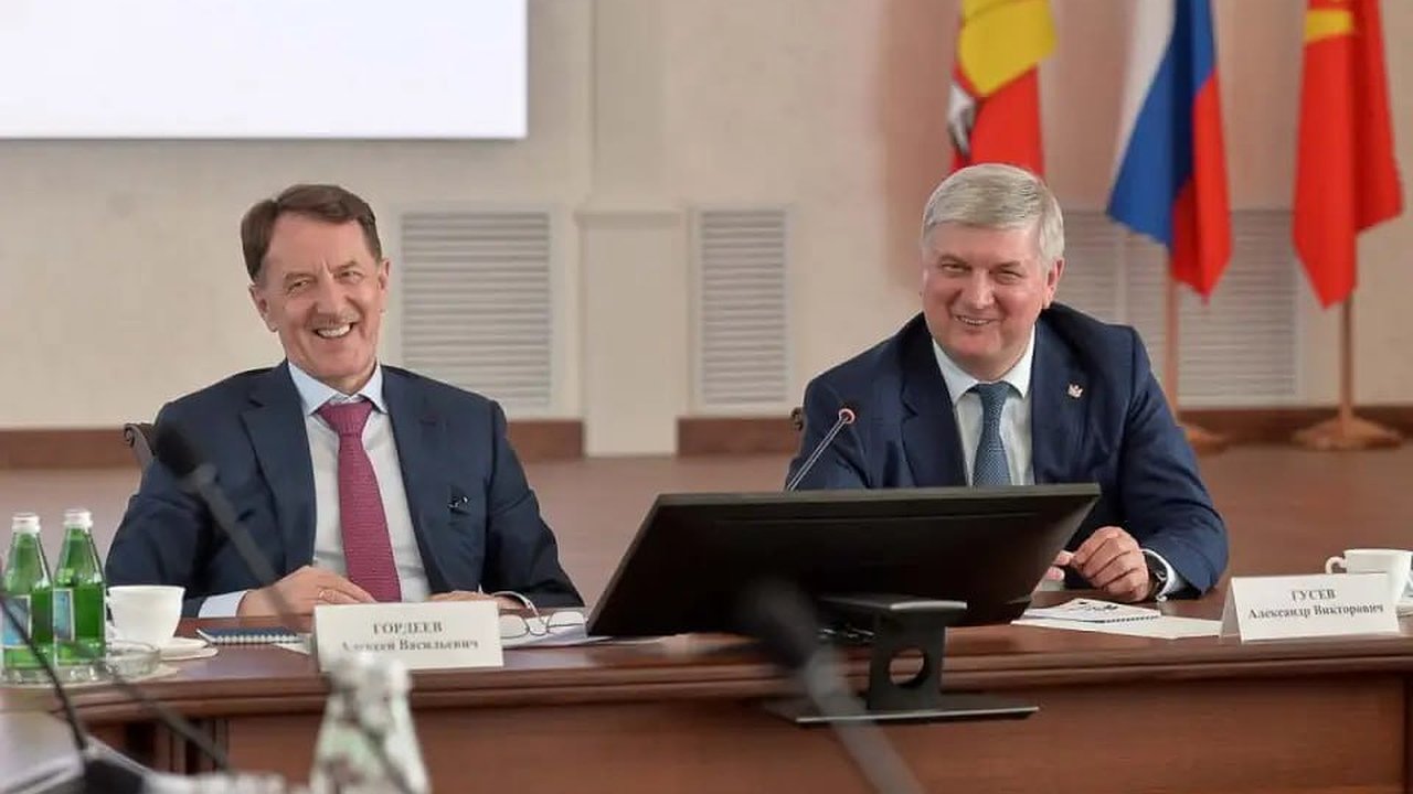 Главная картинка новости: Эксперт высказался о политических играх лидеров в Воронежской области 