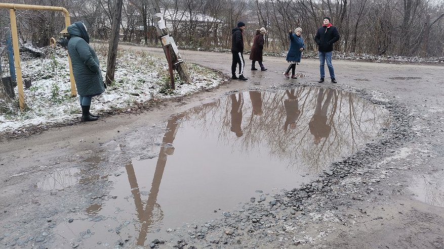 Главная картинка новости: Канализационный потоп смыл дорогу в воронежском селе