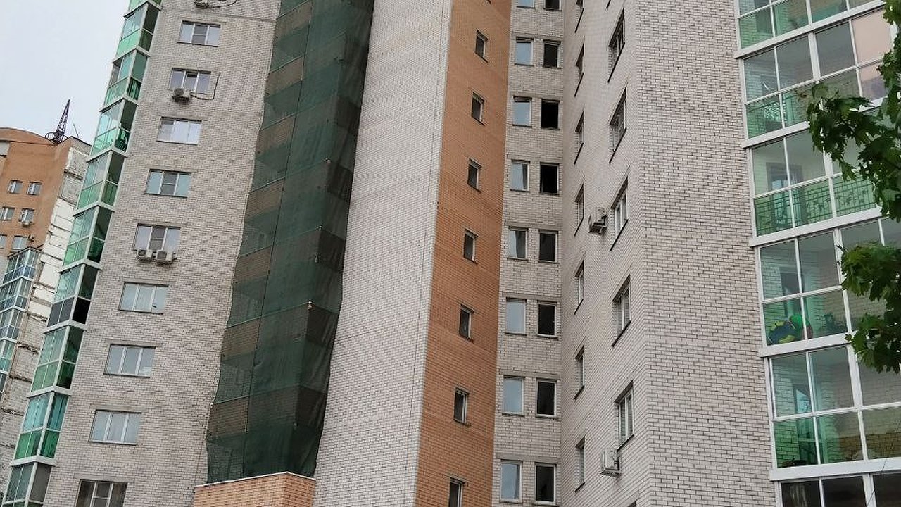 Главная картинка новости: В ДСК признались, что срывают  сроки ремонта домов на Шишкова в Воронеже