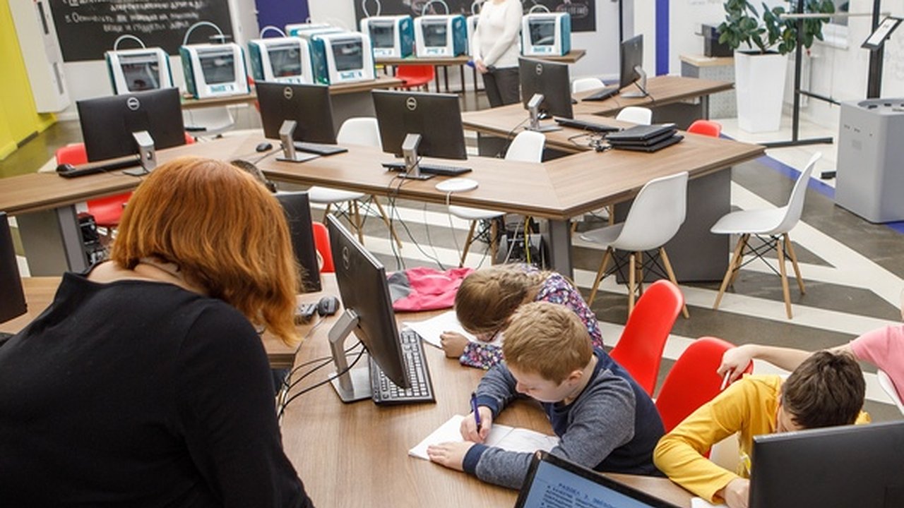 Главная картинка новости: Депутаты Воронежской облдумы оценили готовность школ к учебному году