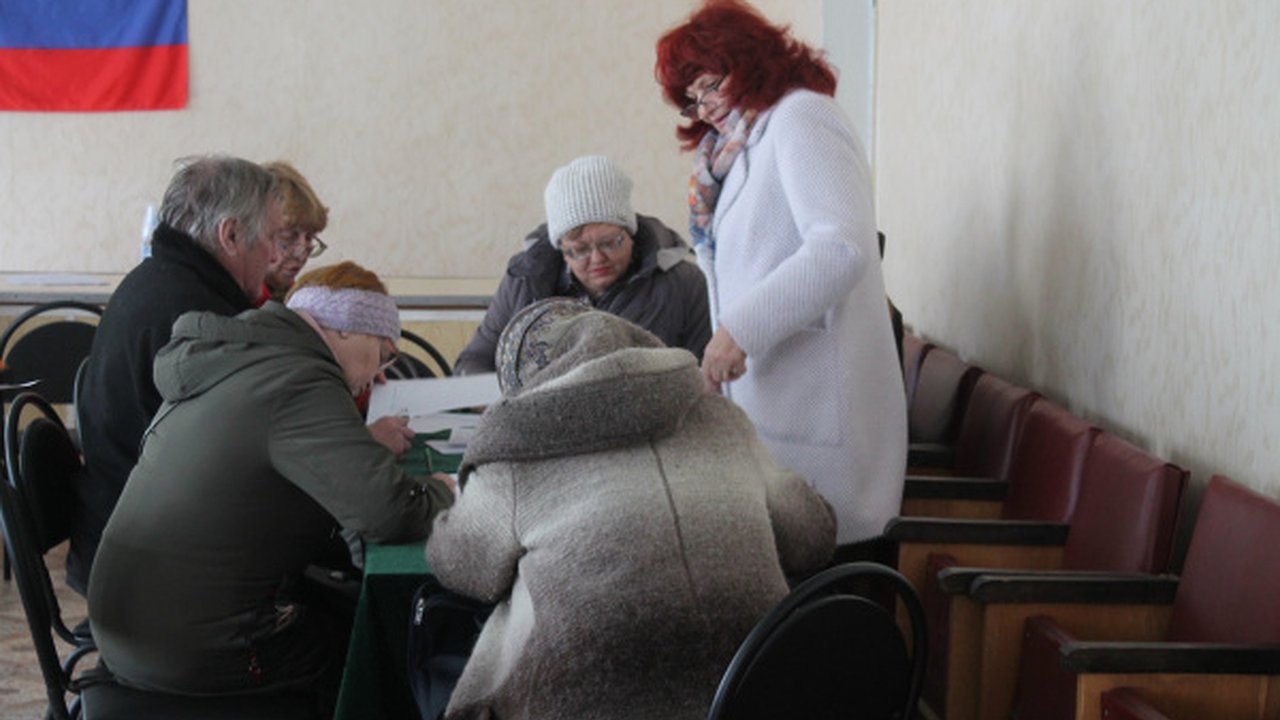 Главная картинка новости: Мятежное село под Воронежем готовят к проекту свинокомплекса