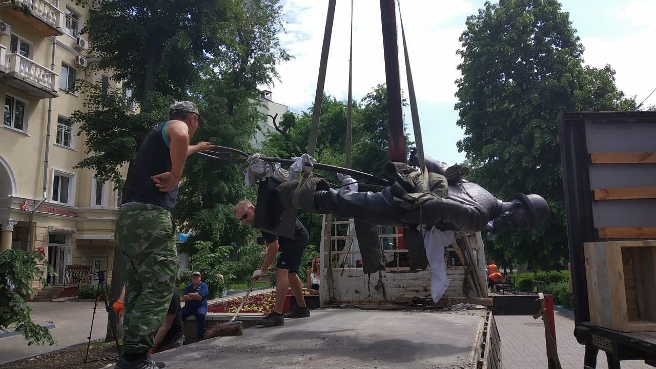 Главная картинка новости: В Воронеже поставили памятник предпринимателю  Вильгельму Столлю