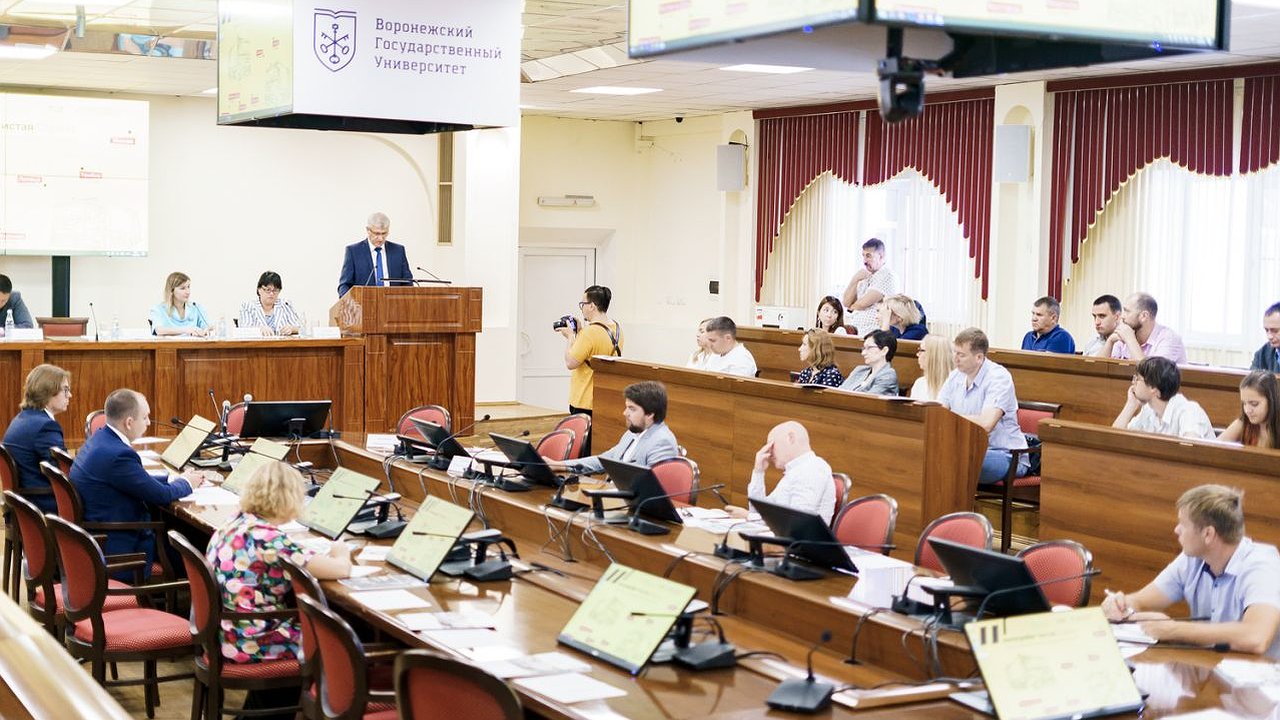 Главная картинка новости: В Воронеже эксперты обсудили реализацию мусорной реформы в регионе