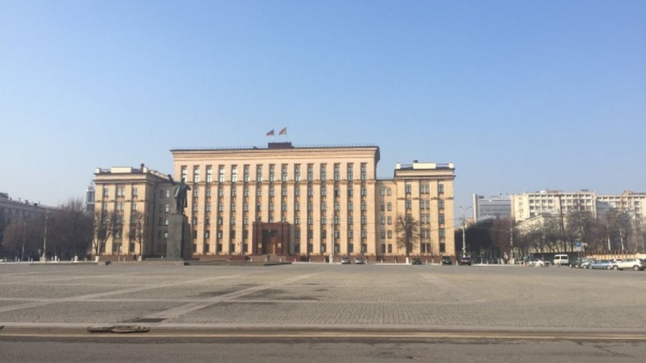 Главная картинка новости: В Воронеже к 9 мая закупят светодиодный экран на площадь Ленина