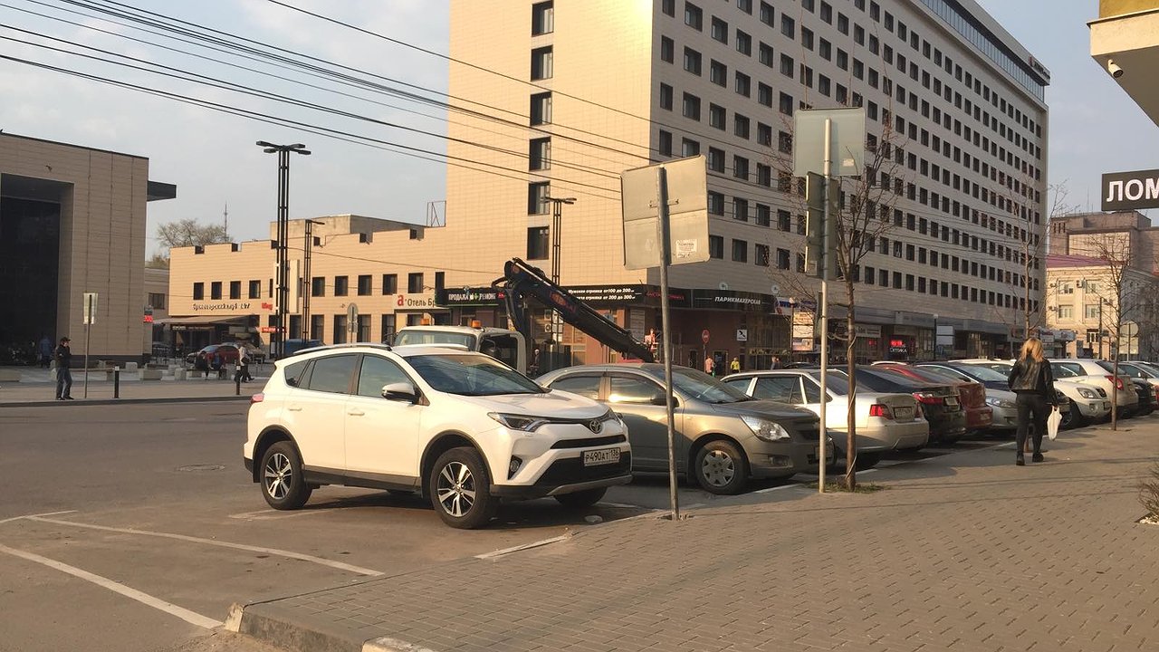 Главная картинка новости: Мэр Вадим Кстенин поручил починить более 100 тротуаров Воронежа