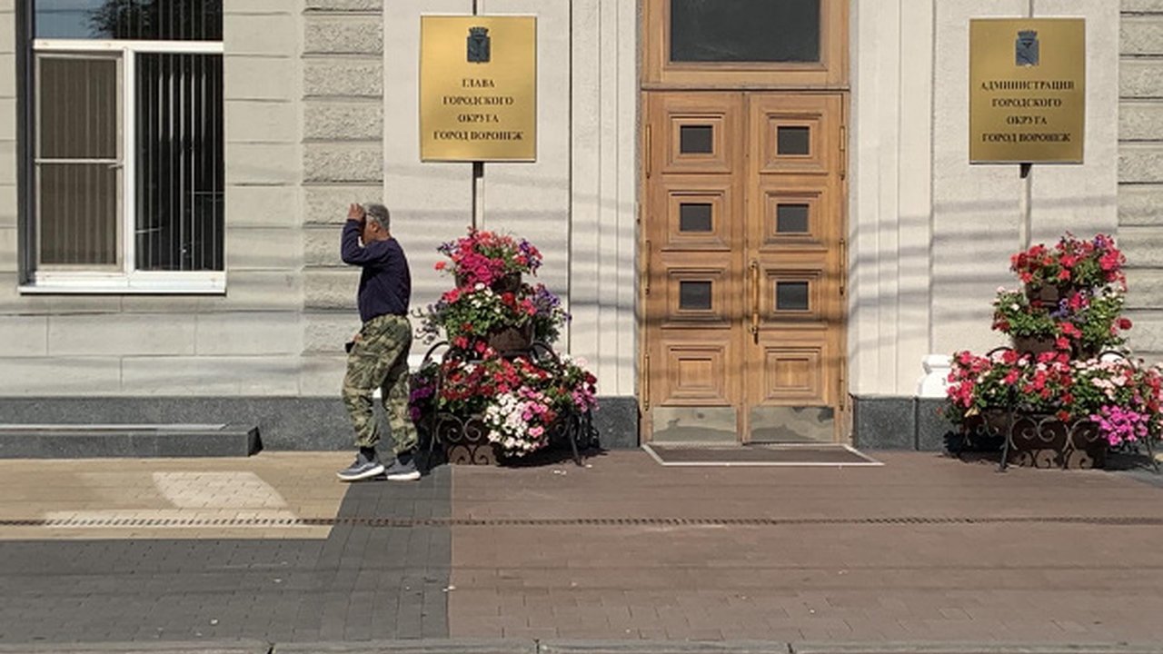 Главная картинка новости: В Воронеже силовики заинтересовались чиновником мэрии  