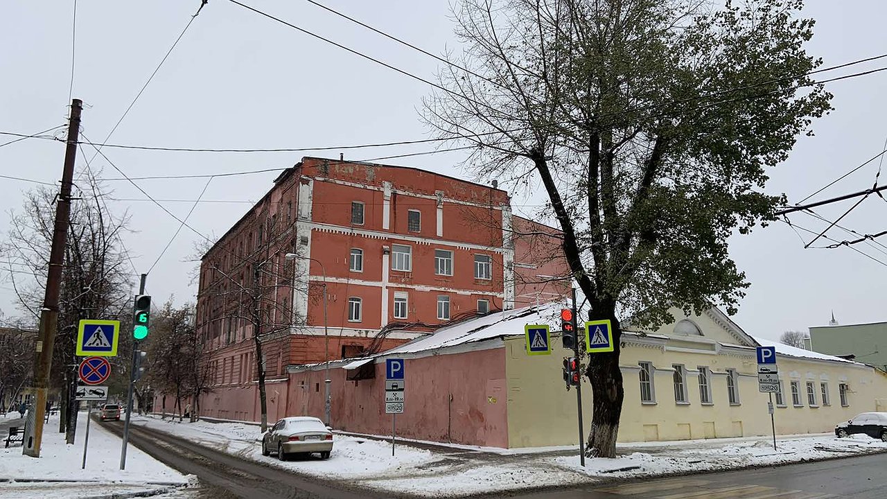 Главная картинка новости: В Воронеже общественники усомнились в законности стройки у хлебозавода