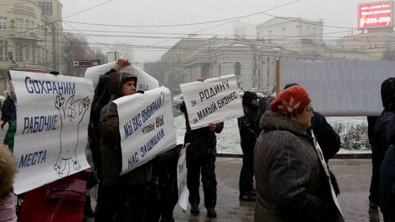 Главная картинка новости: Воронежские коммунисты потребовали отставки Антиликаторова и Медведева