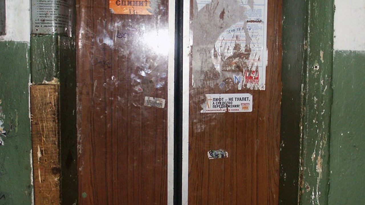 Главная картинка новости: Лифты почти в 500 воронежских многоэтажках нуждаются в замене 