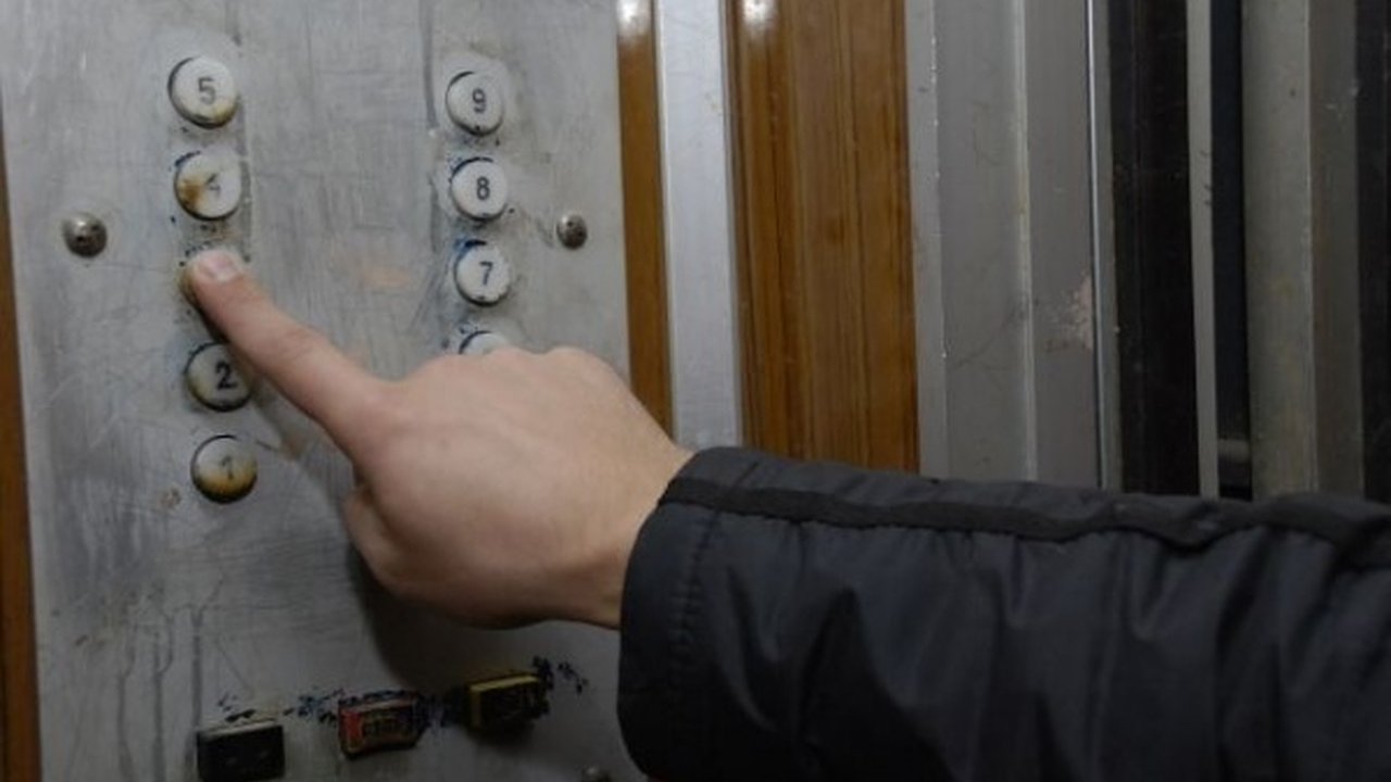 Главная картинка новости: В ближайшие два года в Воронеже заменят 286 лифтов