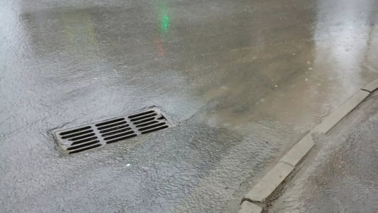 Главная картинка новости: Прокуратура заступилась за жителей затопленного воронежского двора 