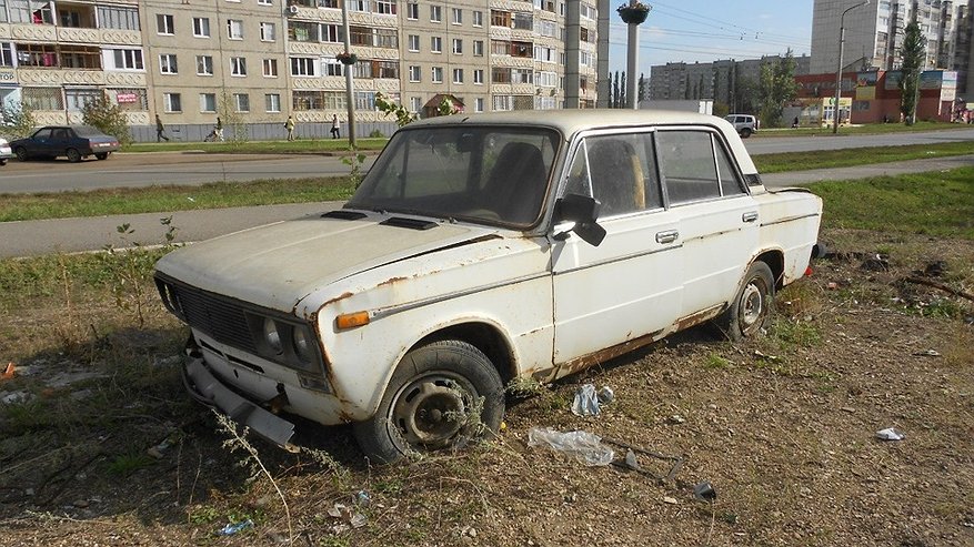 Главная картинка новости: Машина Воронежского наркодиспансера зависла на стоянке на четыре года