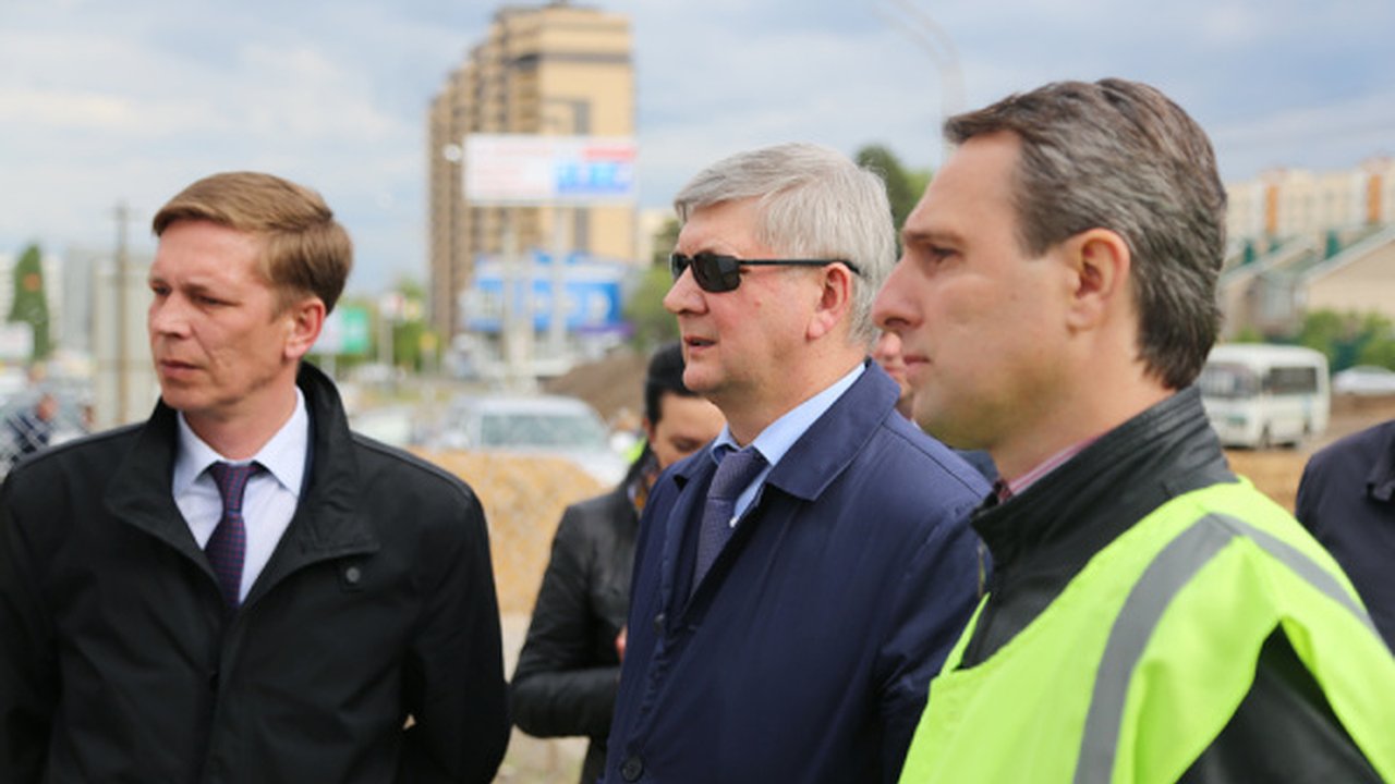 Главная картинка новости: Работа воронежского мэра приносит сплошные убытки