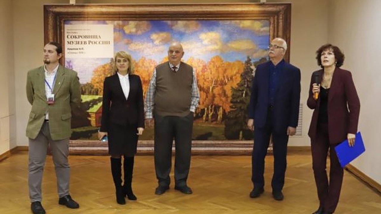 Главная картинка новости: В воронежский музей Крамского привезли полотна известных художников России