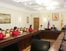 Вадим Кстенин наградил жительниц Воронежа за помощь в ликвидации последствий наводнения в Крыму