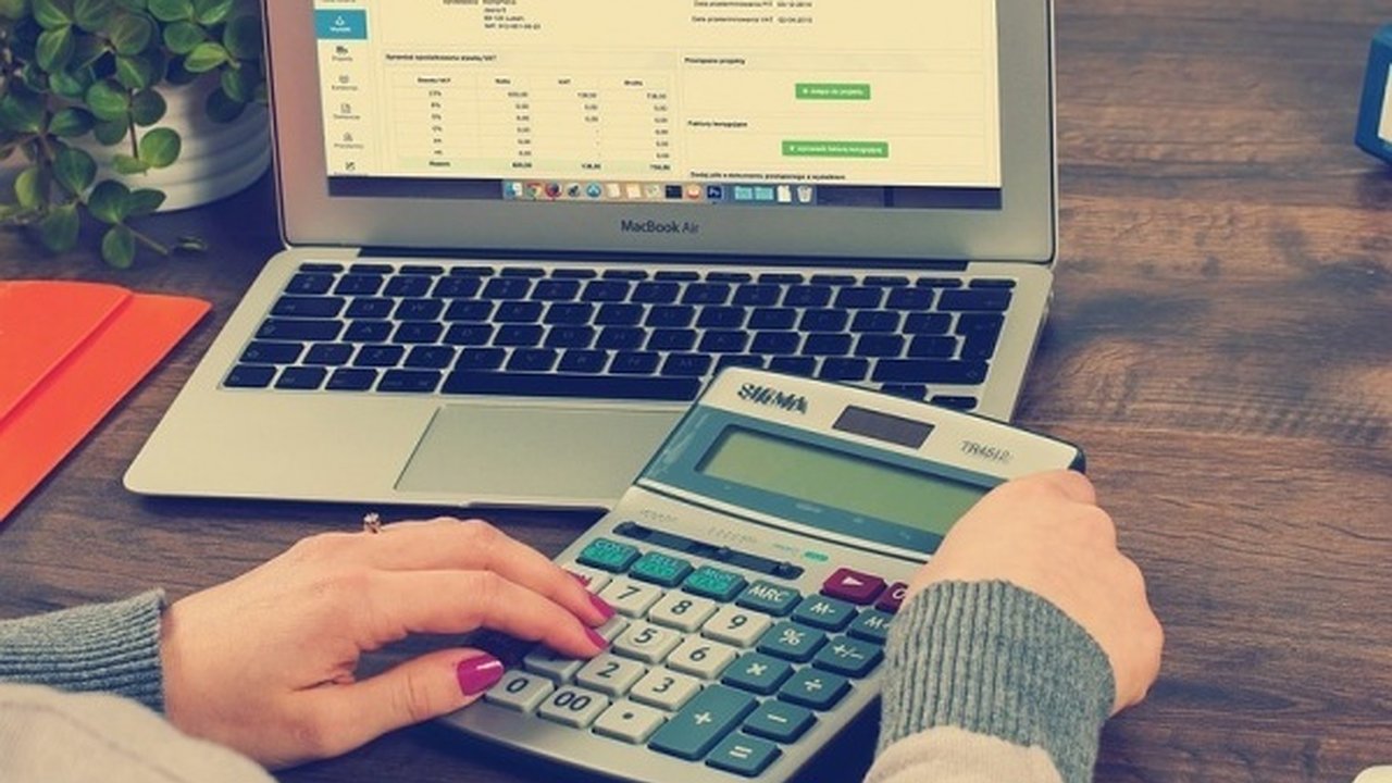 Главная картинка новости: УК призвали воронежцев оплачивать услуги ЖКХ дистанционно