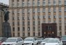 Миниатюра новости: У здания правительства на площади Ленина запретят парковку личных авто чиновников