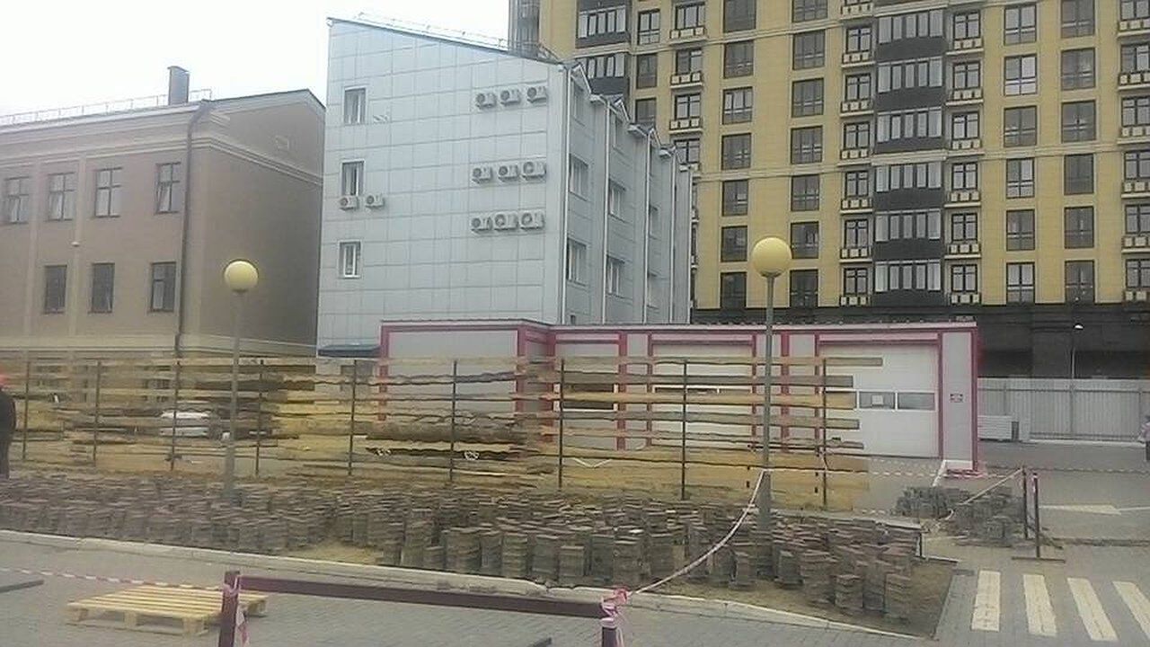 Главная картинка новости: Парковку в центре Воронежа превратят в торговые ряды