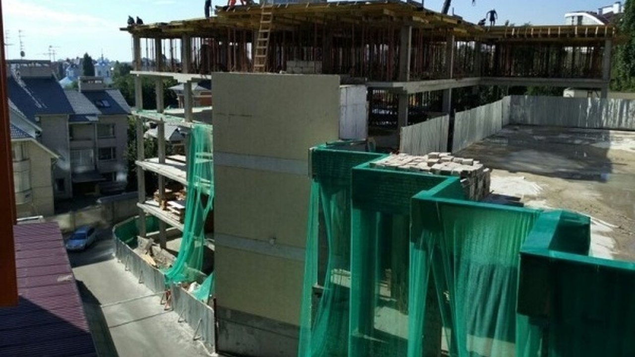 Главная картинка новости: Здание возле воронежского «Петровского пассажа» не реконструировали 