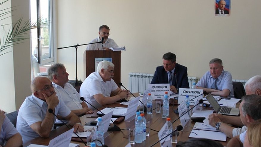 Главная картинка новости: Воронежского оппозиционера Анатолия Пастухова попросили покинуть ТИК